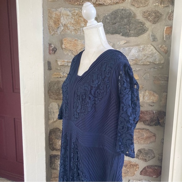 Tadashi Shoji Too Deep Blue Lace V Neck short Sleeve Maxi Dress 22Q - Picture 6 of 13